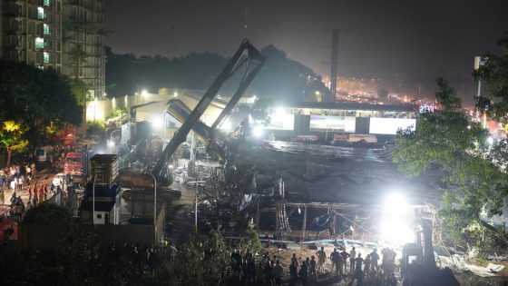 Mumbai Storms Topple Billboard, Killing at Least 8 – MASHAHER