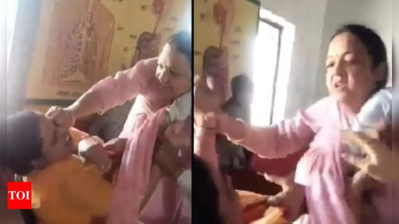 In viral video, principal beats teacher for arriving late to school in Agra | Agra News – MASHAHER