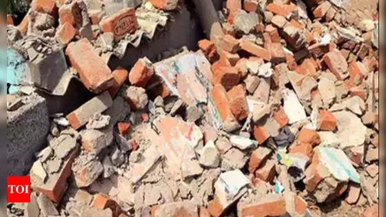 Seven killed in wall collapse amid heavy rain in Hyderabad | Hyderabad News – MASHAHER