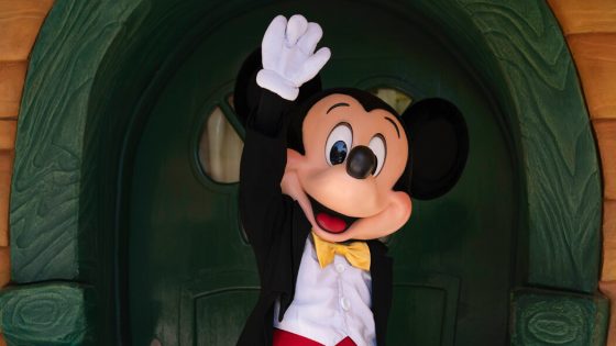 Disneyland Character Workers at California Park Vote to Unionize – MASHAHER