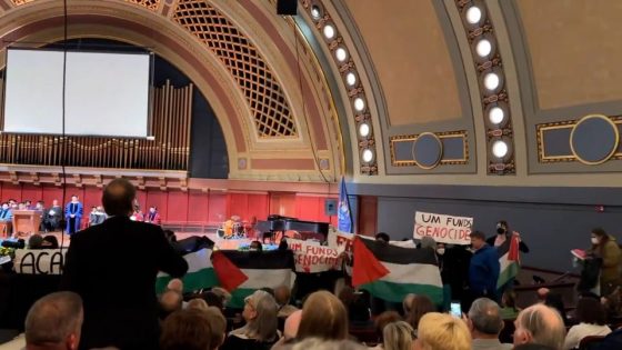 Protesters carry Palestinian flags, signs into commencement ceremony – MASHAHER