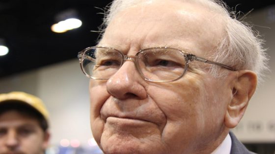 2 Warren Buffett Stocks to Buy Hand Over Fist in June and 1 to Avoid – MASHAHER