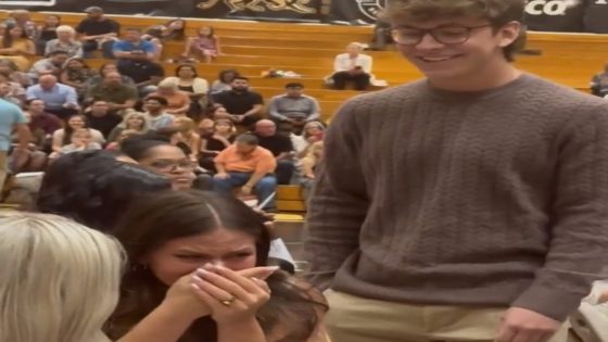 WATCH: Brother drives 17 hours to surprise sister at her nursing school graduation – MASHAHER