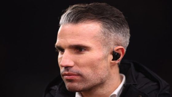 Football: Soccer-Van Persie signs two-year contract as coach of Heerenveen – MASHAHER