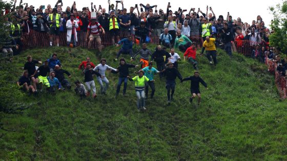 In This English Countryside Race, the Winner Takes the … Cheese – MASHAHER