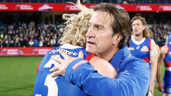 Luke Beveridge press conference, Western Bulldogs coach under siege, Cody Weightman phone call – MASHAHER