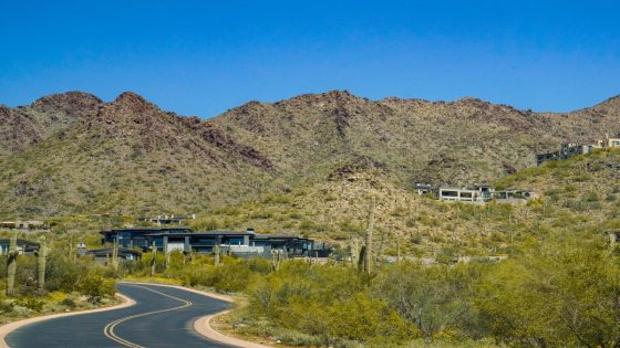 I spent an afternoon in Scottsdale, Arizona’s most elite neighborhood, where homes cost up to $50 million. It felt like a private small town. – MASHAHER