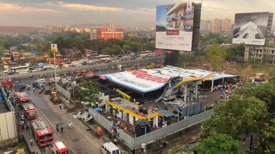 Four dead, several feared trapped under billboard in freak accident during Mumbai rainstorm – MASHAHER