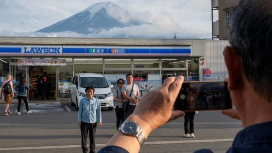 Japanese town erects barrier to block Mount Fuji view from tourists – MASHAHER