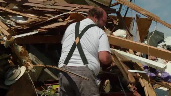 Iowa town clears up after tornado – MASHAHER