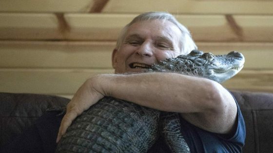 Man says his emotional support alligator, known for its big social media audience, has gone missing – MASHAHER