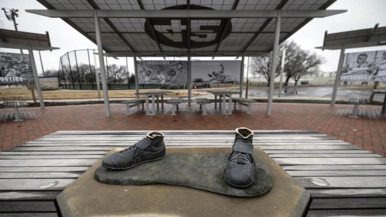 Kansas man pleads guilty to stealing Jackie Robinson statue, faces more than 19 years in jail – MASHAHER