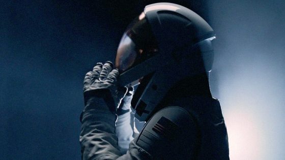 SpaceX Reveals Spacesuit With Heads-Up Display Inside Helmet – MASHAHER