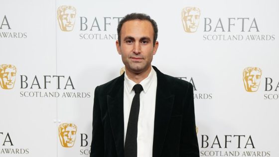 Khalid Abdalla scatters 14,000 sequins at Bafta TV awards in anti-war message – MASHAHER