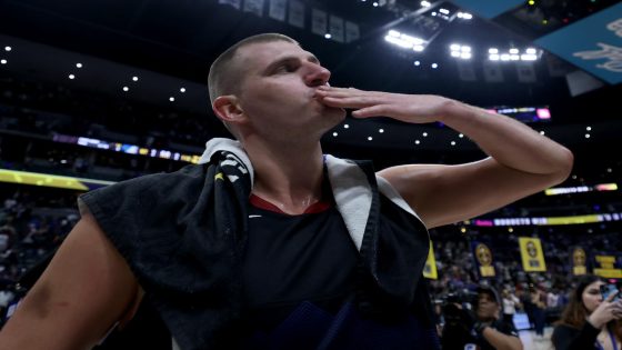 Nikola Jokić receives his third MVP trophy, then puts his genius on full display on historic night – MASHAHER