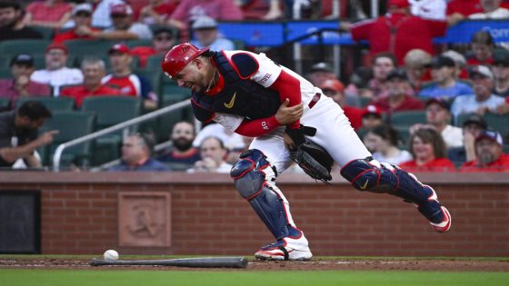 Cardinals lose C Willson Contreras after left arm fractured by J.D. Martinez’s swing – MASHAHER