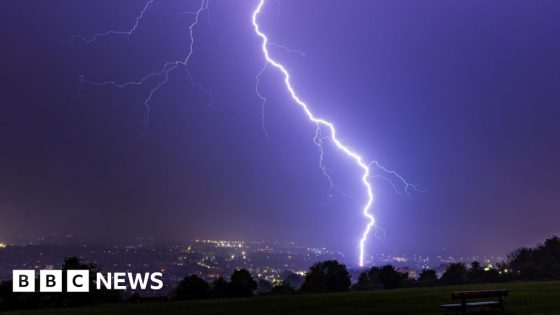 Spectacular thunderstorms rumble across UK – MASHAHER