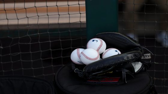 Roku to take over Sunday MLB games that were previously on Peacock – MASHAHER