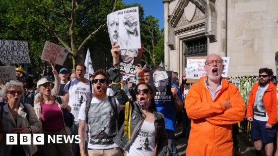 'Decisive' day for Assange extradition battle – MASHAHER