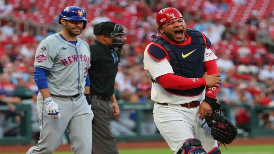 Former Cubs catcher Willson Contreras breaks left forearm Tuesday night – MASHAHER