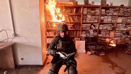 What To Know About Photo Allegedly Showing Israeli Soldier Posing in Front of Burning Books at University in Gaza – MASHAHER