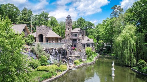 Derek Jeter’s Greenwood Lake ‘castle’ back on the market at drastically reduced price – MASHAHER