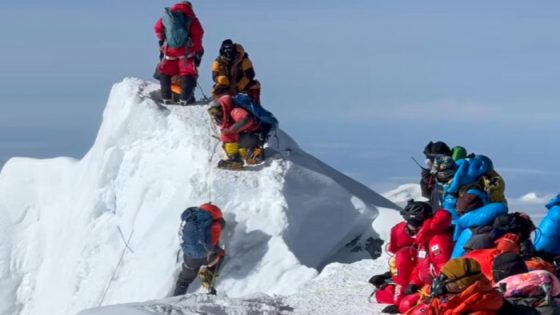 Terrifying Footage of Mount Everest Cornice Accident Aftermath – MASHAHER