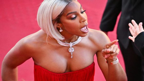 Colleagues Defend Usher After Kelly Rowland Red Carpet Confrontation – MASHAHER