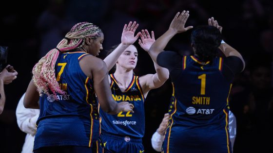 Raucous crowd roars its approval for Caitlin Clark in her home debut with Fever, an 83-80 win – MASHAHER