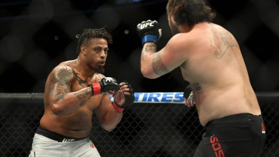 Greg Hardy gets knocked out in Texas boxing match – MASHAHER