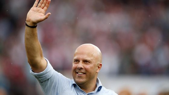 Feyenoord sends off coach Arne Slot with banners and victory – MASHAHER