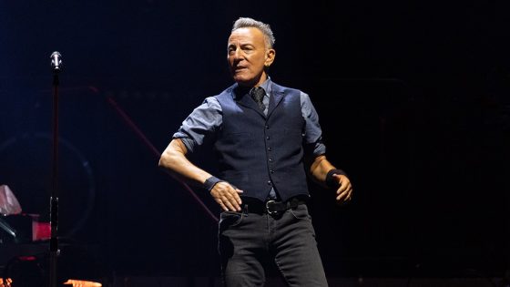 Bruce Springsteen postpones tour dates for the next ten days under ‘doctor’s direction’ – MASHAHER