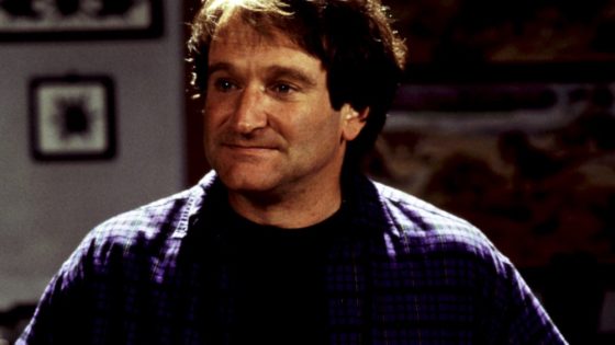 Robin Williams Helped ‘Mrs. Doubtfire’ Actor Who Was Thrown Out Of School – MASHAHER