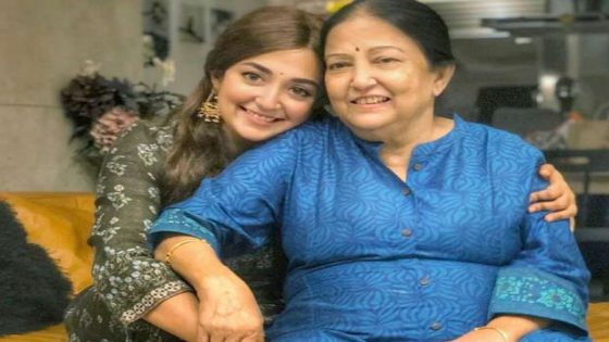 Monali Thakur performs in Bangladesh after mother’s passing : Bollywood News – MASHAHER