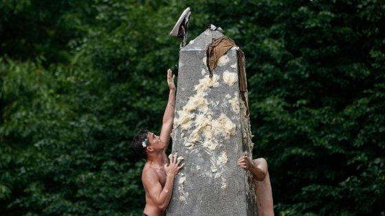 Naval Academy plebes scale greased 21-foot Herndon Monument to end first year – MASHAHER