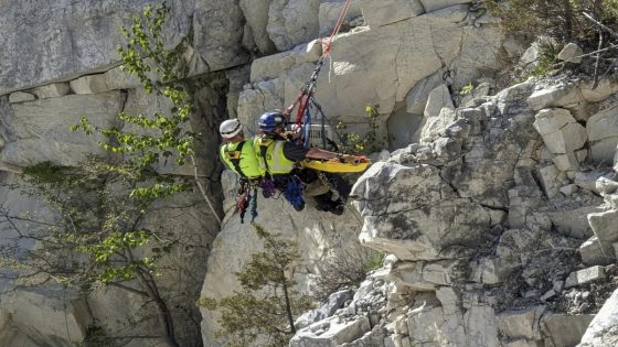 Rope team rappels down into a rock quarry to rescue a mutt named Rippy – MASHAHER