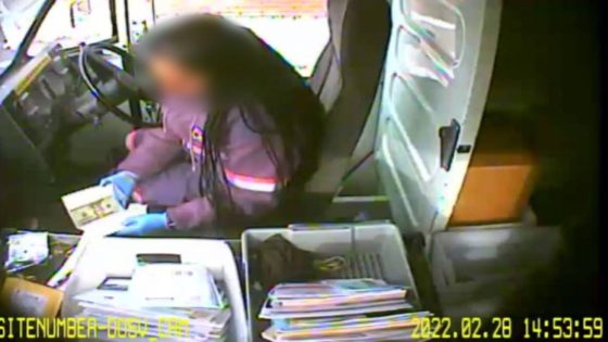 Postal worker seen stealing cash, lottery tickets from mail on USPS footage, feds say – MASHAHER