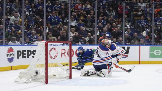 Canucks overcome 3-goal deficit to stun Oilers 5-4 in Game 1 – MASHAHER