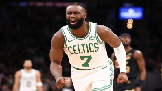 NBA playoffs: Celtics cruise to Game 1 win over Cavaliers behind big night from Jaylen Brown, Derrick White – MASHAHER