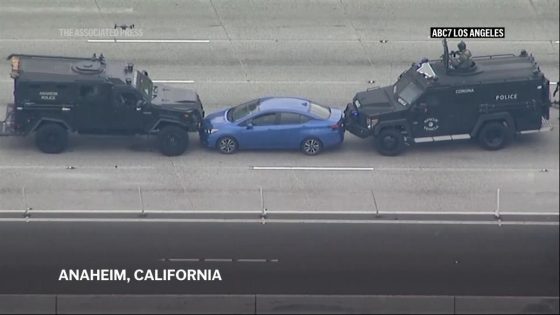 Aerials show standoff between police and suspect on Anaheim freeway – MASHAHER