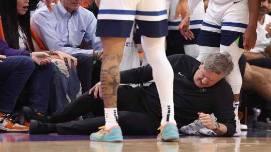 Chris Finch will be on T’Wolves’ bench for Game 1 vs. Nuggets days after knee surgery – MASHAHER