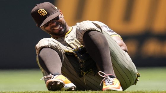 Padres’ Xander Bogaerts leaves game due to shoulder injury after diving for grounder – MASHAHER