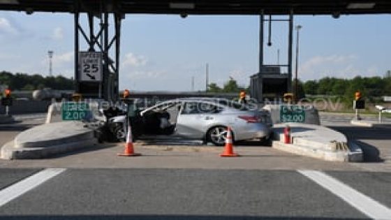 1 seriously injured, another hurt after crash at New Hampshire toll plaza – MASHAHER