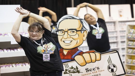 Berkshire’s profit plunges 64% on portfolio holdings as Buffett sells Apple – MASHAHER