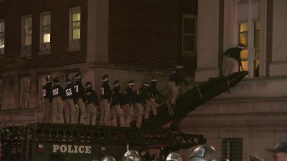 NYPD takes dozens of Columbia University protesters into custody. Watch live coverage. – MASHAHER