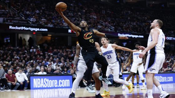 NBA Playoffs: Cavaliers claw their way to 3-2 lead, Evan Mobley comes up big with game-saving block – MASHAHER