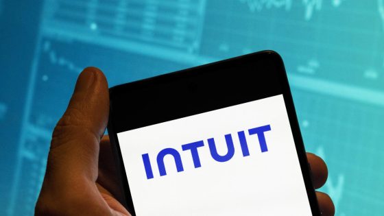 Intuit stock falls on Q4 guidance, drop in TurboTax free users – MASHAHER