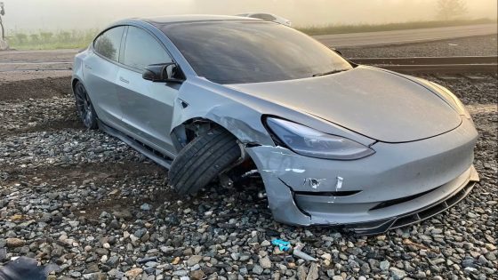 Tesla owner says car in ‘full self-driving mode’ failed to detect a moving train – MASHAHER