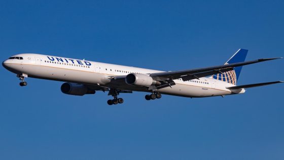 United Airlines flight with 157 passengers got diverted to Ireland after a laptop became stuck in a business-class seat – MASHAHER