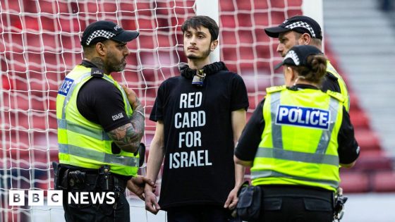 Protester chains himself to goalposts at Scotland v Israel Euro qualifier – MASHAHER